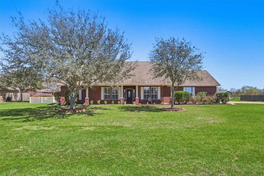 Brick home at 2862 Dees Cir in Settlers Estates, Sealy